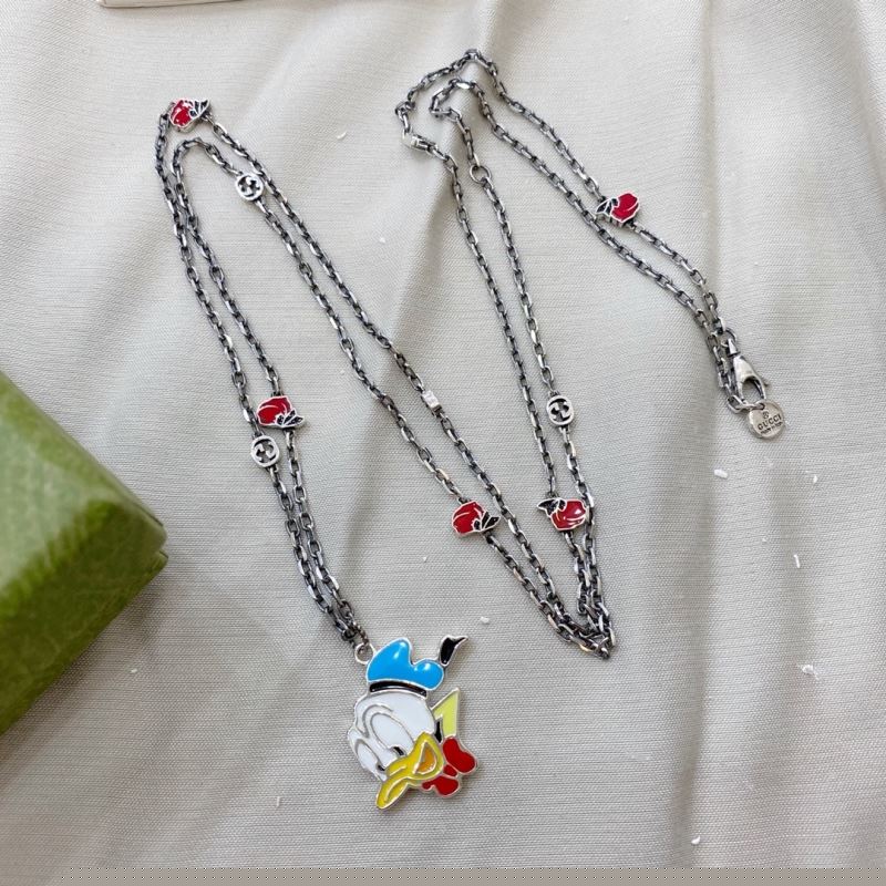 G*u*i necklaces